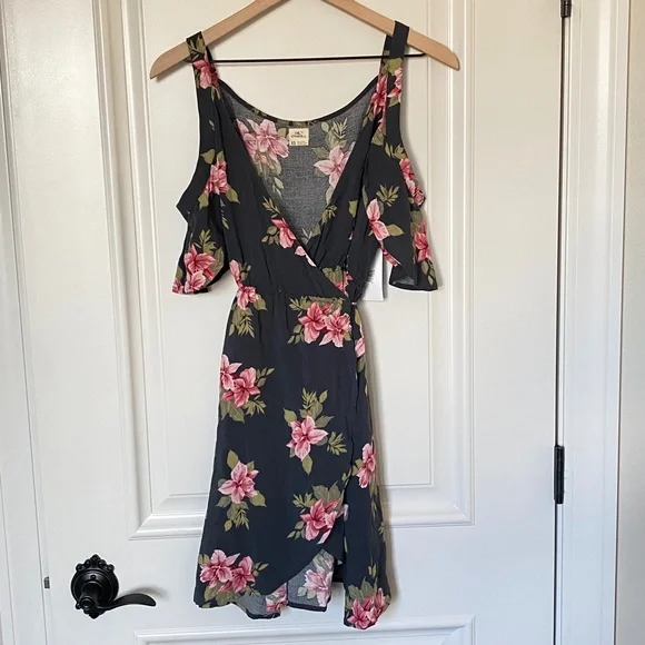 NWT O’Neill Dress Sz XS Cecilia Grey Pink Floral Wrap Around Cold Shoulder - Picture 3 of 9